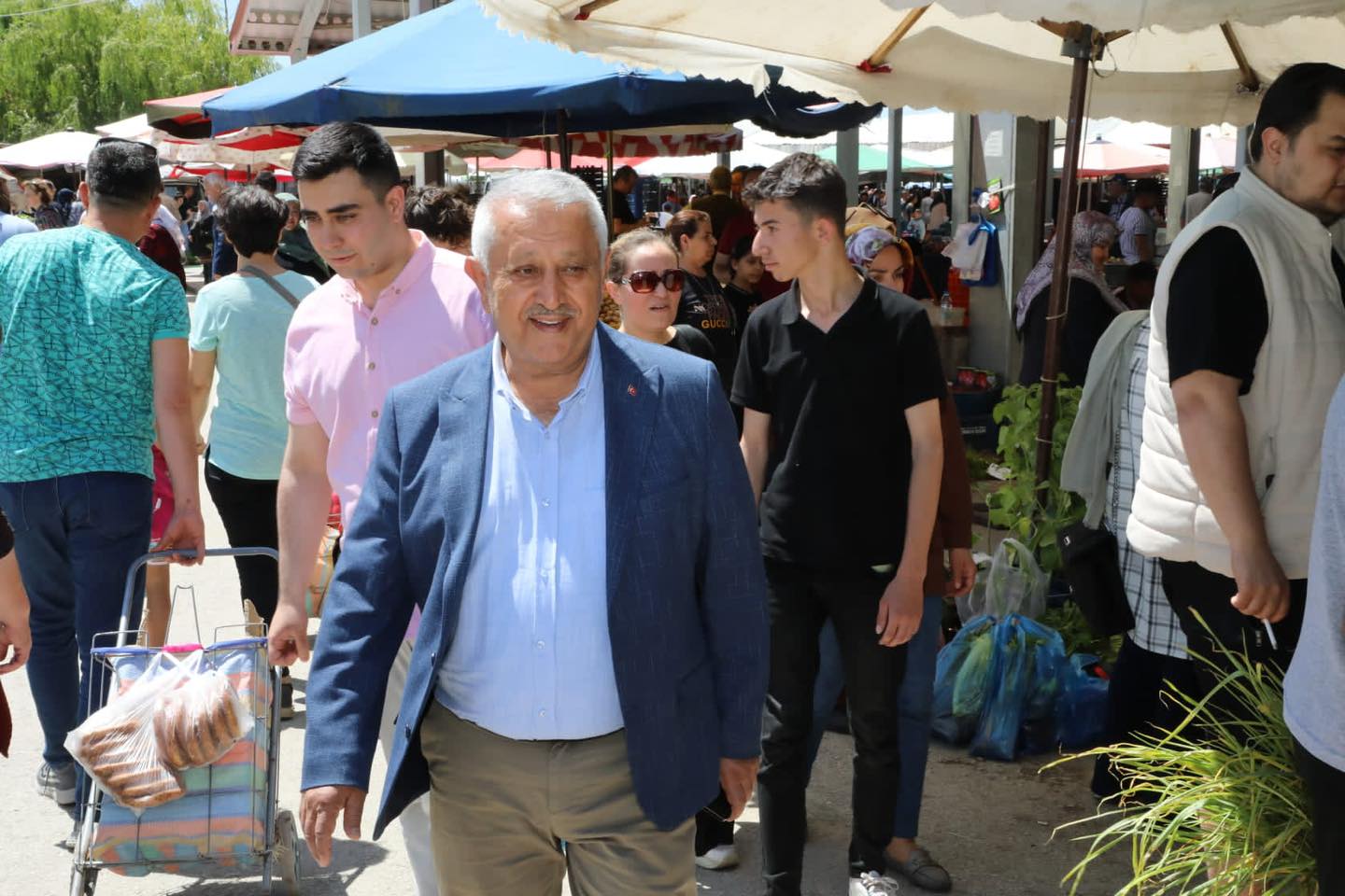 ZEYBEK, PAZAR ESNAFININ BAYRAMINI KUTLADI