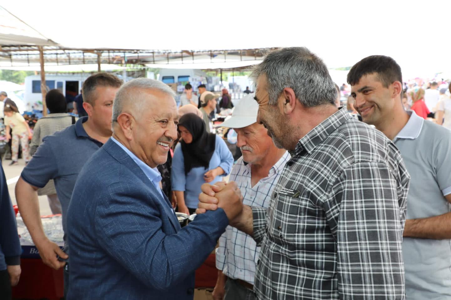 ZEYBEK, PAZAR ESNAFININ BAYRAMINI KUTLADI