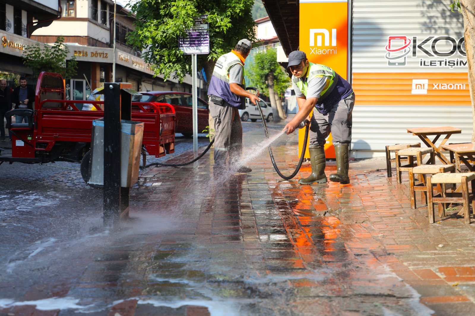 CADDE VE SOKAKLARDA DEZENFEKTE ÇALIŞMASI