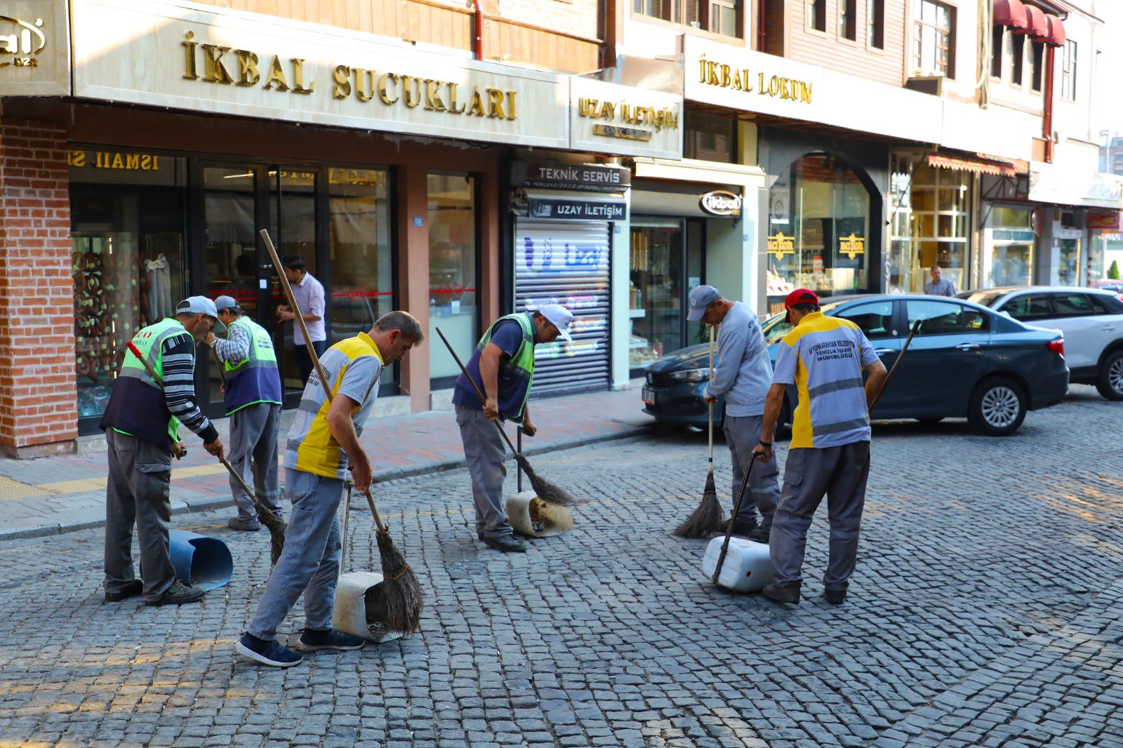 CADDE VE SOKAKLARDA DEZENFEKTE ÇALIŞMASI