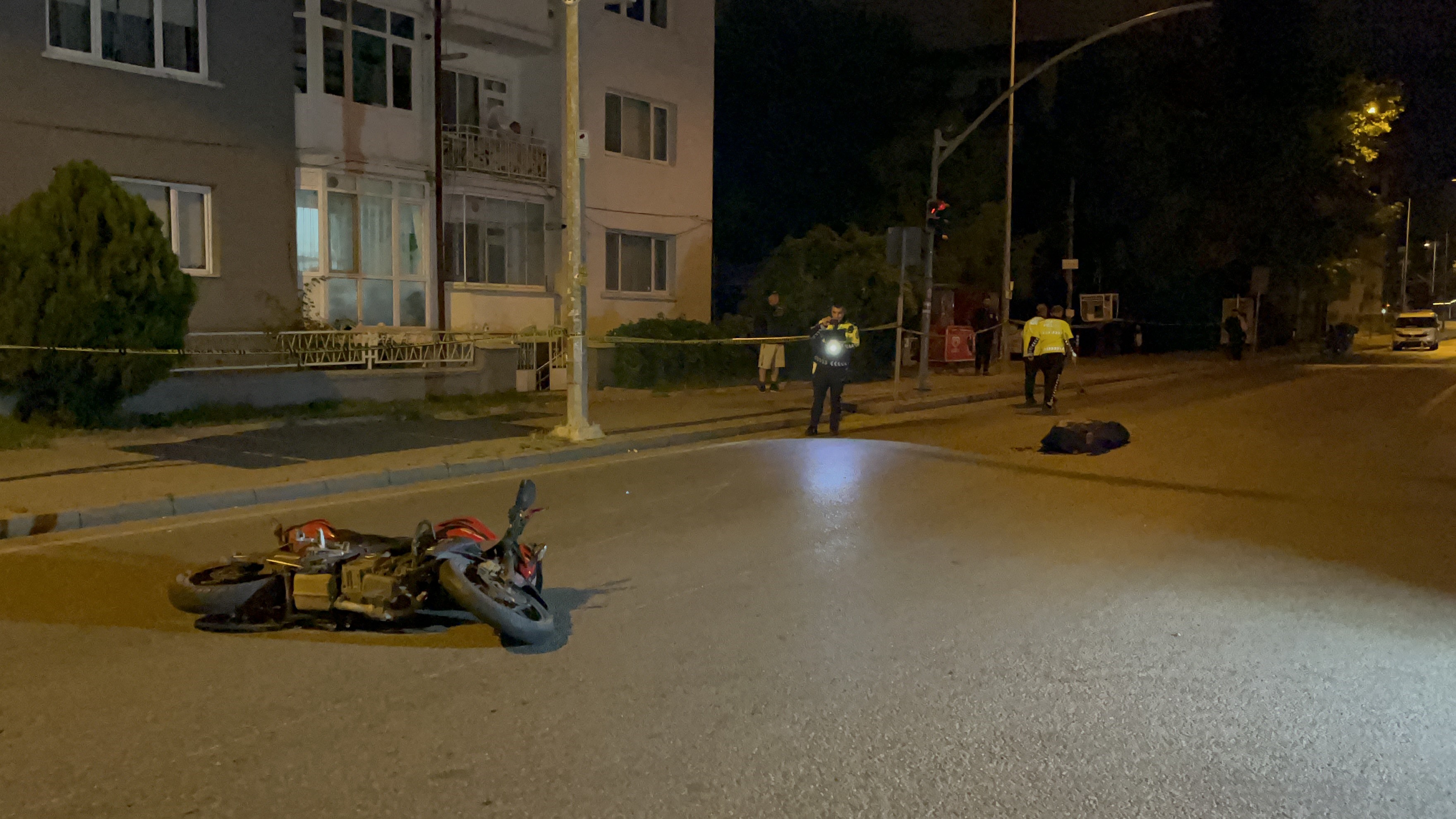 MOTOSİKLET KAZASINDA GENÇ KIZ HAYATINI KAYBETTİ