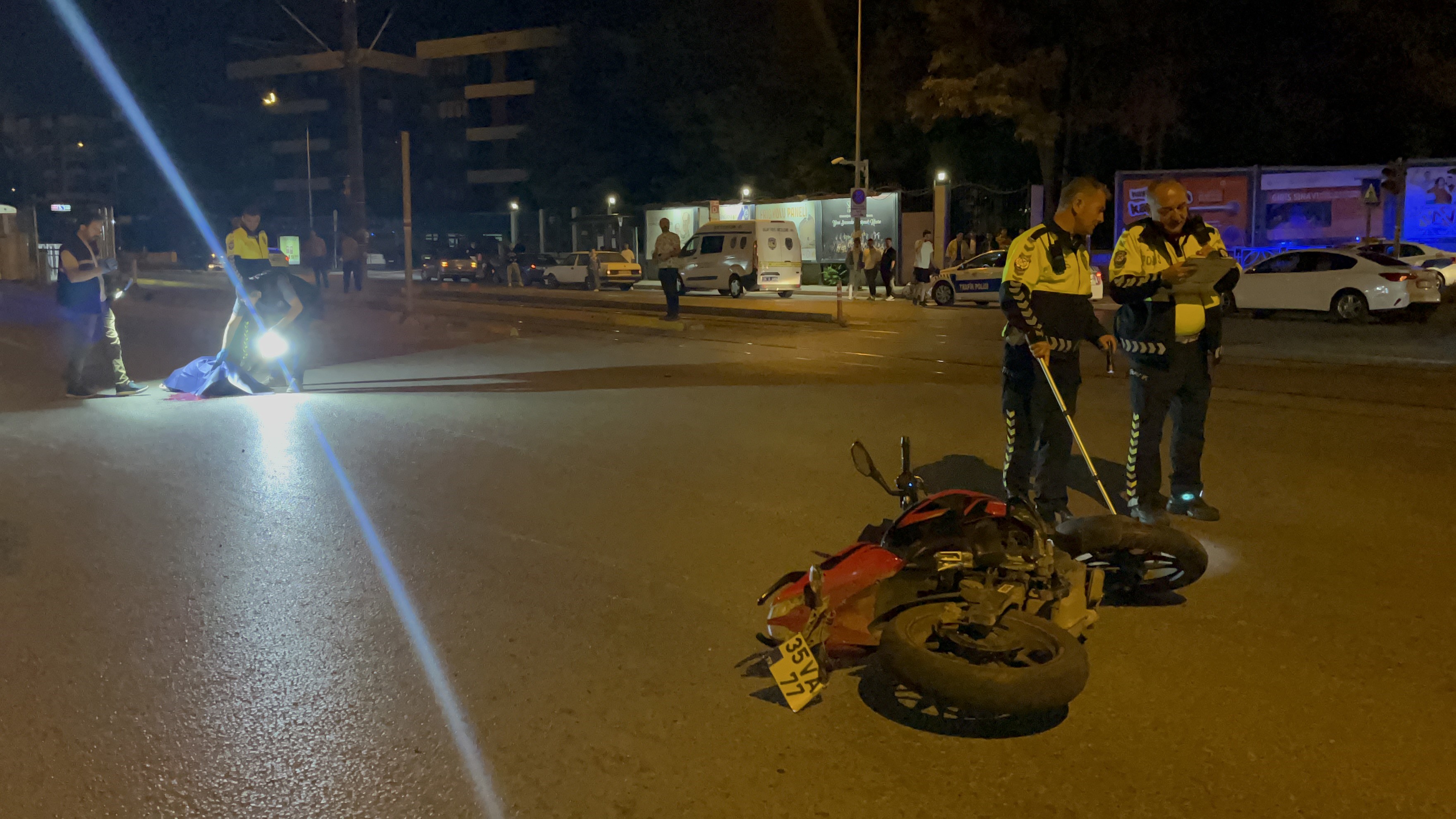 MOTOSİKLET KAZASINDA GENÇ KIZ HAYATINI KAYBETTİ