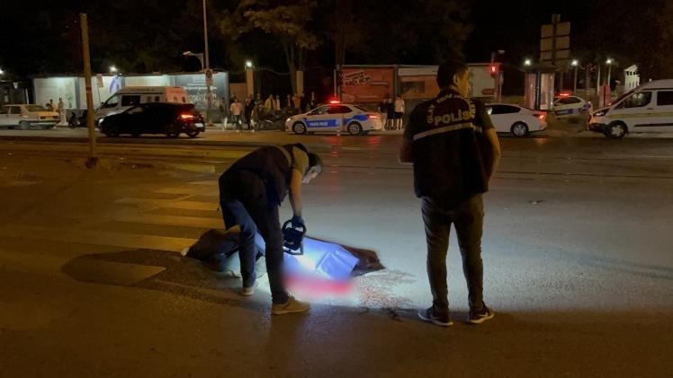 MOTOSİKLET KAZASINDA GENÇ KIZ HAYATINI KAYBETTİ