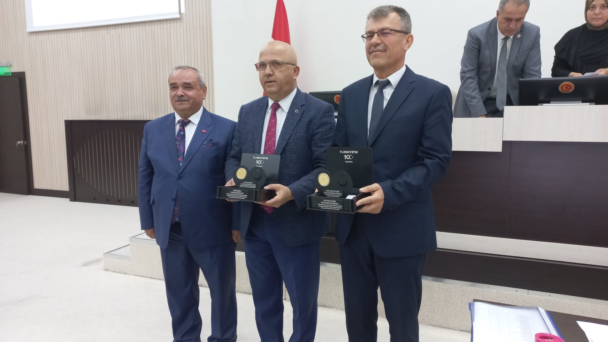 İGM ÜYELERİNE ALTIN MADALYA