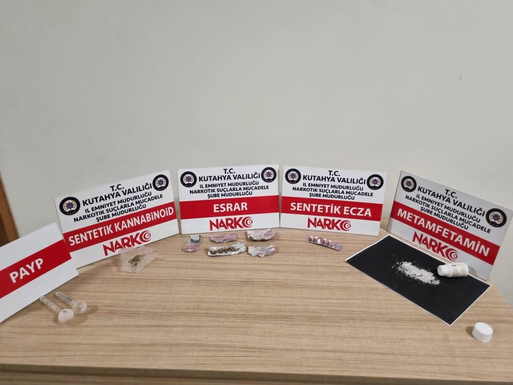 UYUŞTURUCU TACİRLERİ YAKALANDI