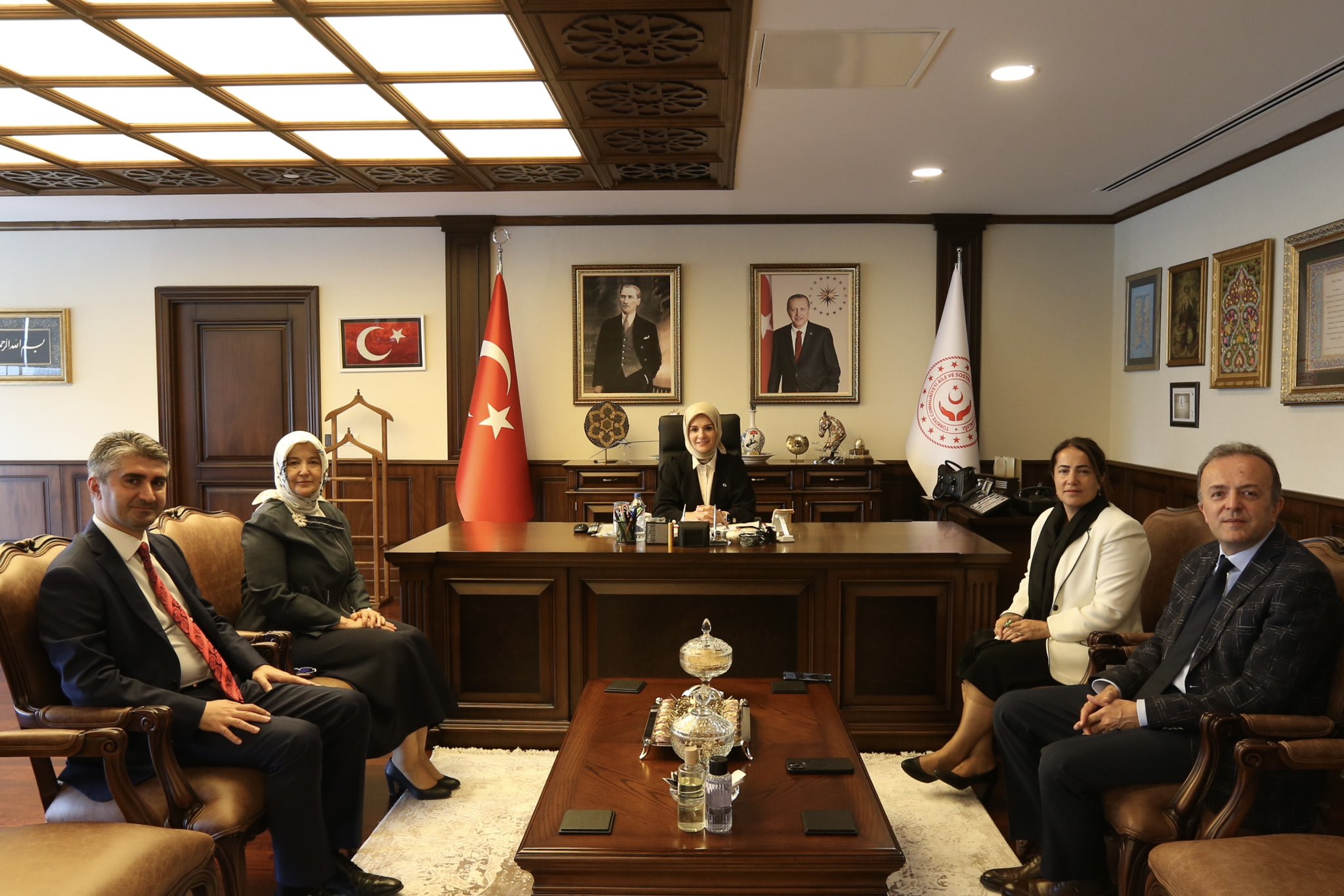 BAKAN GÖKTAŞ, YARDIMCILARI İLE İLK KEZ TOPLANDI