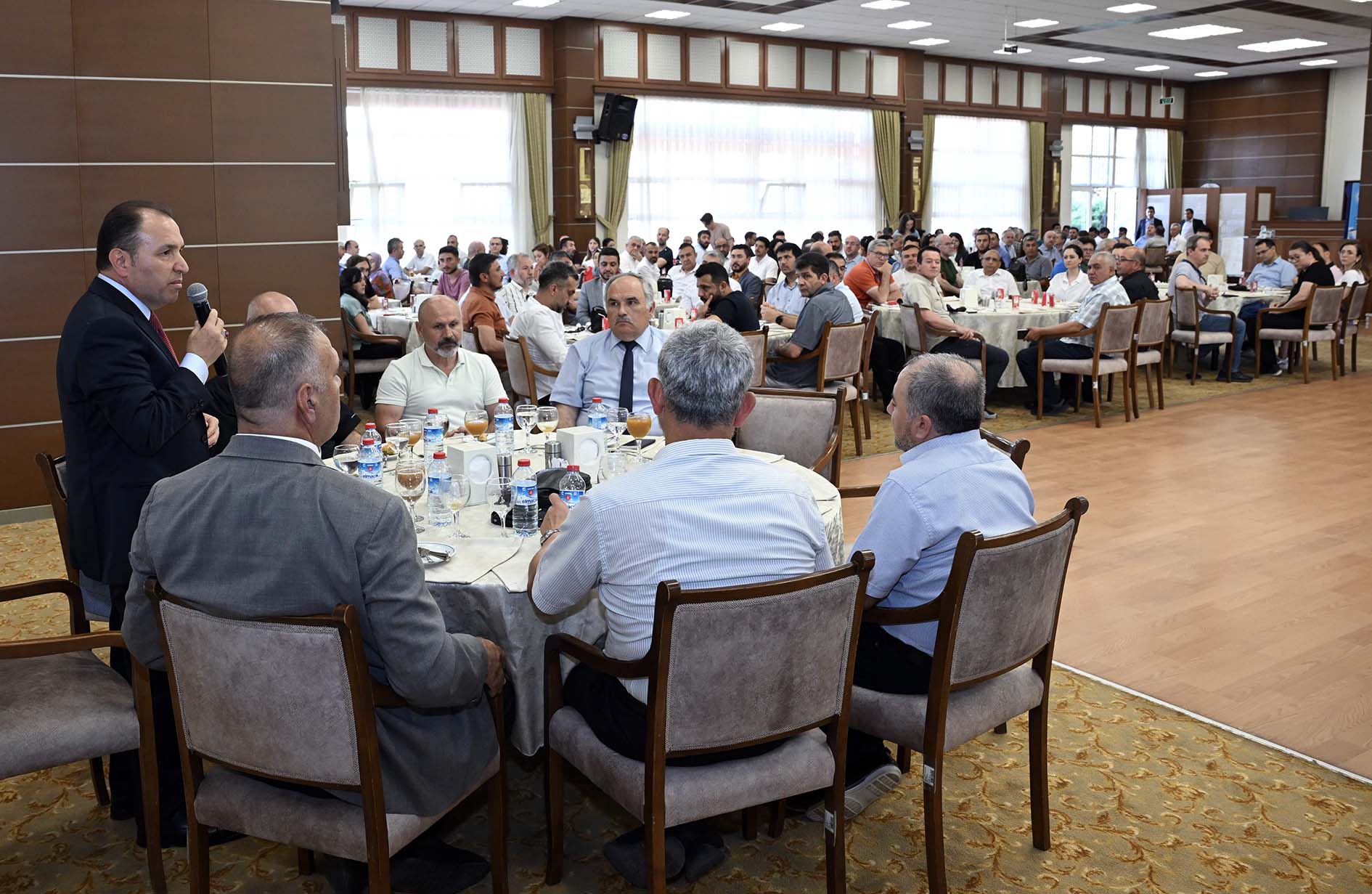 AKÜ’DE BAYRAMLAŞMA TÖRENİ GERÇEKLEŞTİRİLDİ