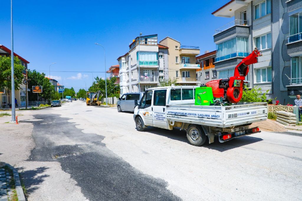SİNEK VE HAŞEREYLE MÜCADELE SÜRÜYOR