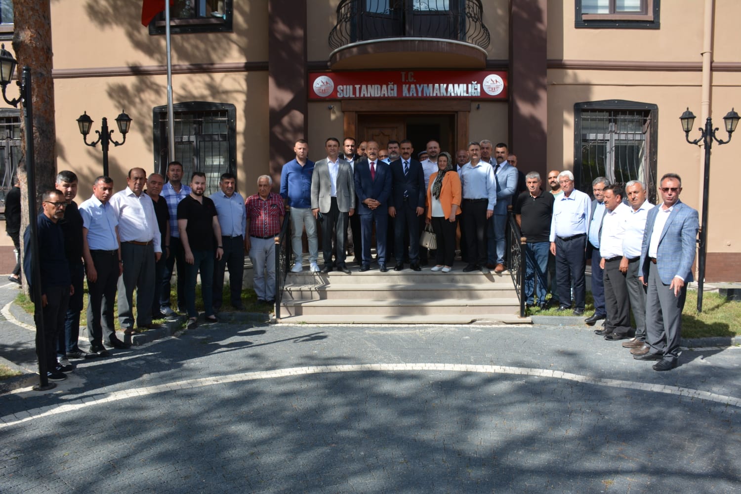 MHP HEYETİ KİRAZ ÜRETİCİSİNİ YALNIZ BIRAKMADI