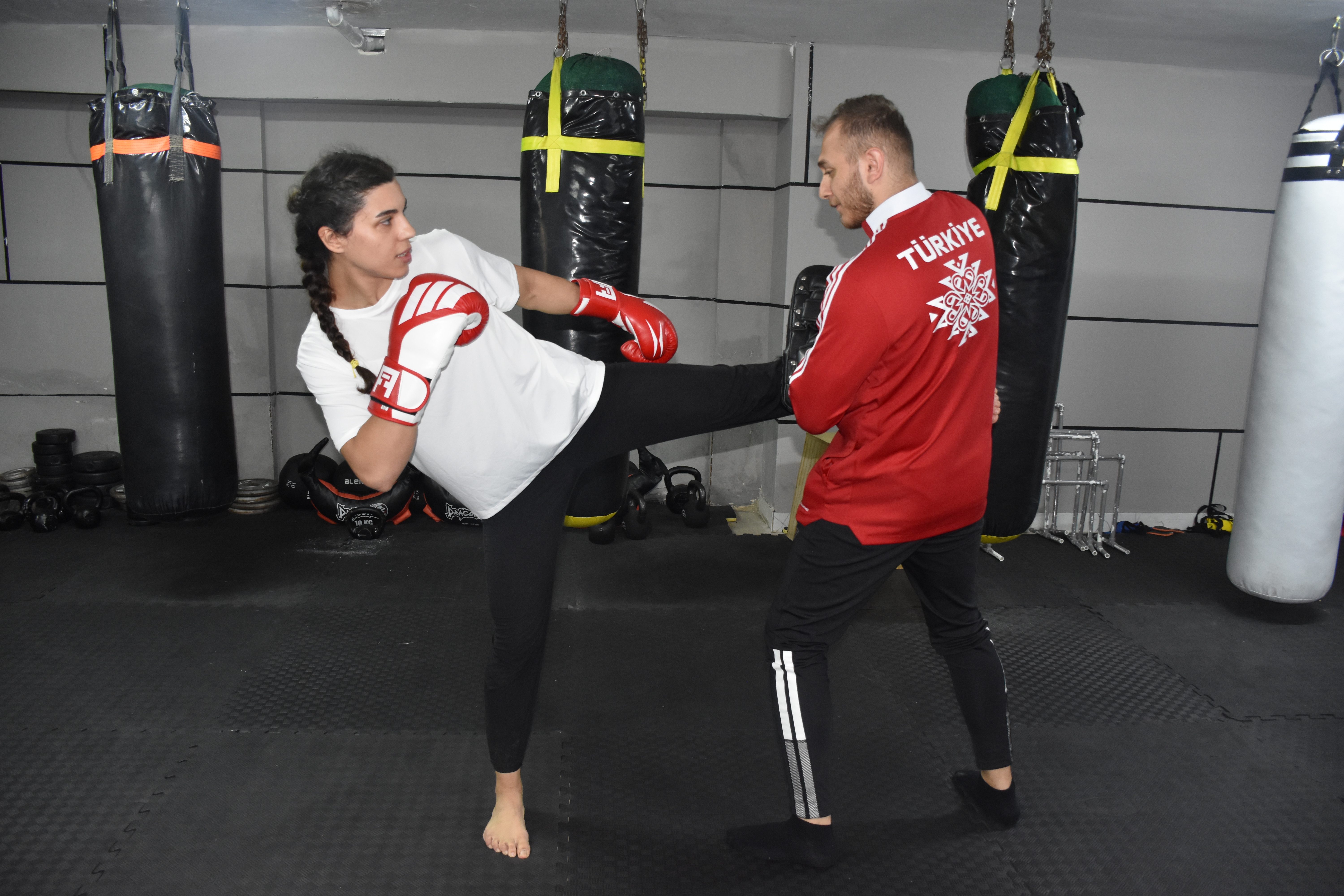 MİLLİ SPORCU KOCAKUŞ ŞAMPİYONLUĞU KIL PAYI KAÇIRDI