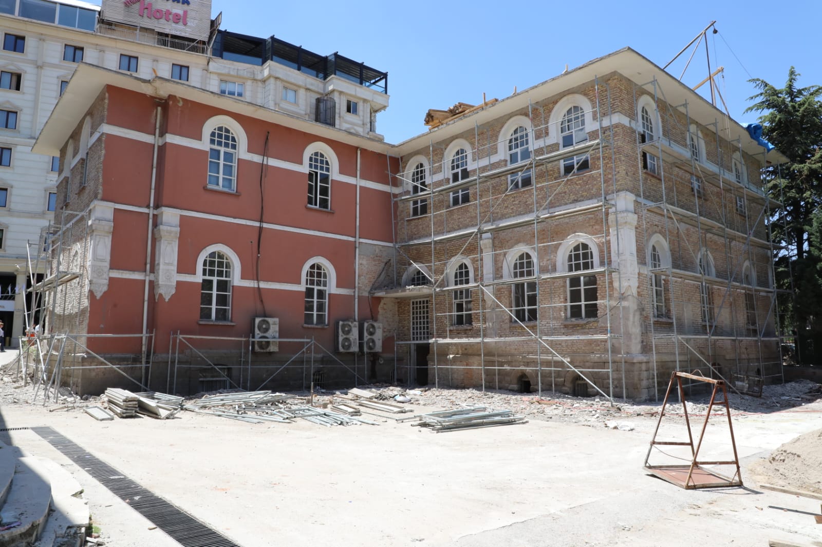 BİR TARİH YENİDEN AYAĞA KALKIYOR