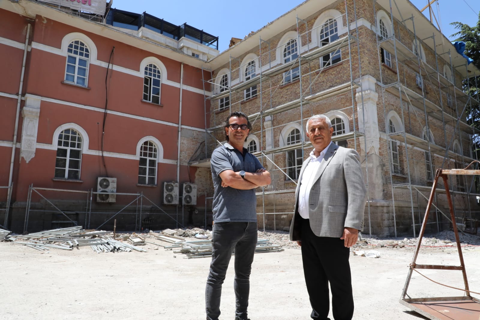 BİR TARİH YENİDEN AYAĞA KALKIYOR
