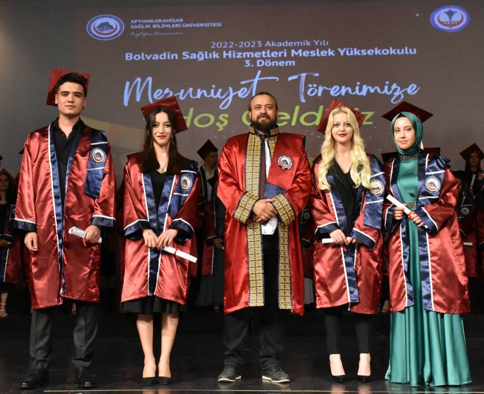 YÜZLERCE YENİ NEFER DİPLOMASINI ALDI