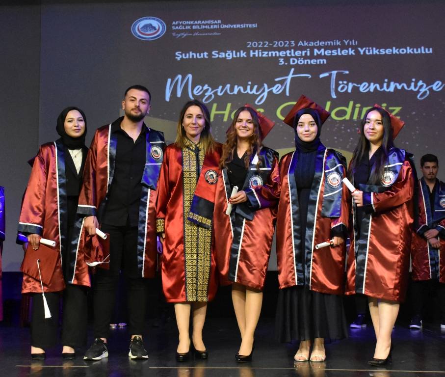 YÜZLERCE YENİ NEFER DİPLOMASINI ALDI