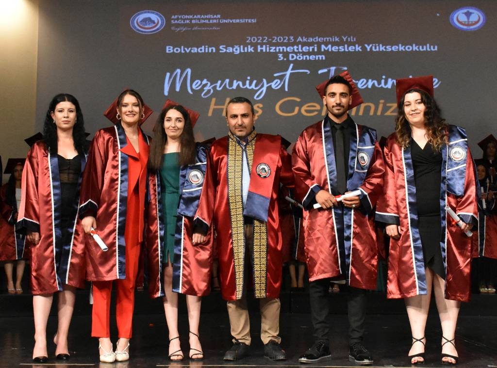 YÜZLERCE YENİ NEFER DİPLOMASINI ALDI