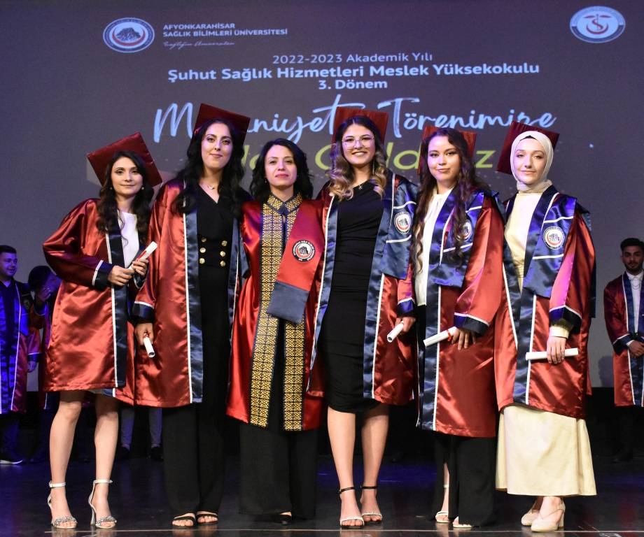 YÜZLERCE YENİ NEFER DİPLOMASINI ALDI
