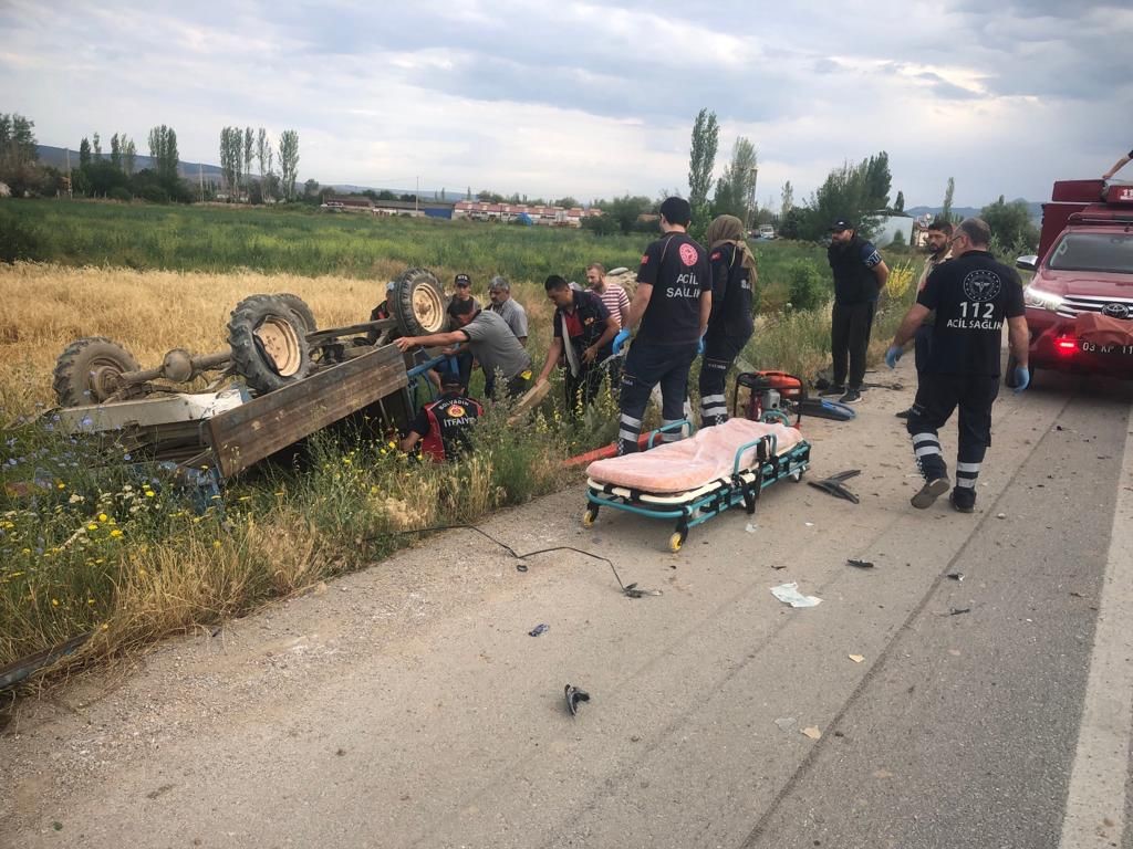 AFYON'DA OTOMOBİLLE PATPAT BİRBİRİNE GİRDİ, 2 KİŞİ ÖLDÜ