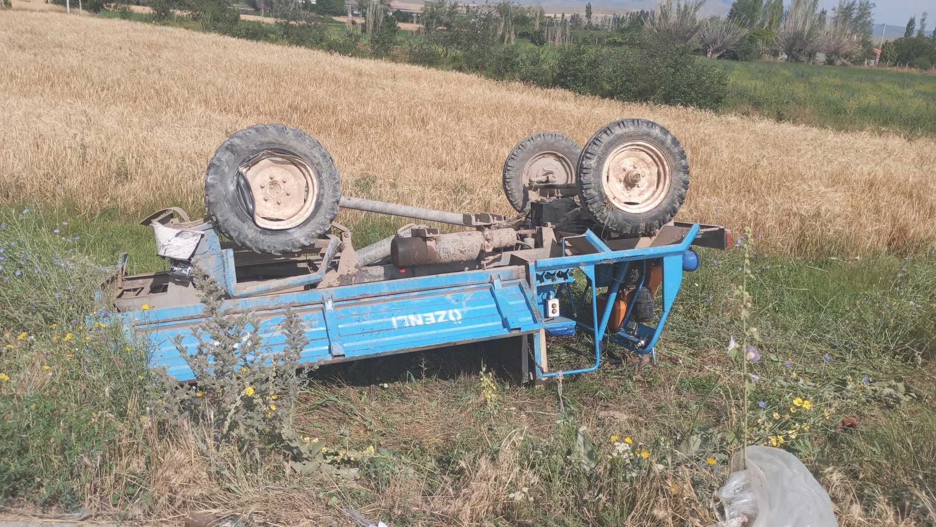AFYON'DA OTOMOBİLLE PATPAT BİRBİRİNE GİRDİ, 2 KİŞİ ÖLDÜ