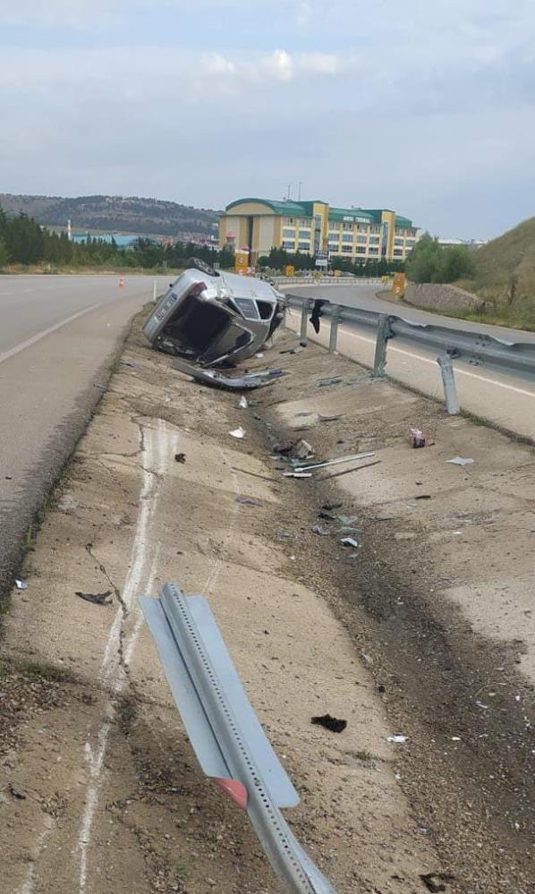 AFYONKARAHİSAR’DA BİR OTOMOBİL TAKLA ATTI