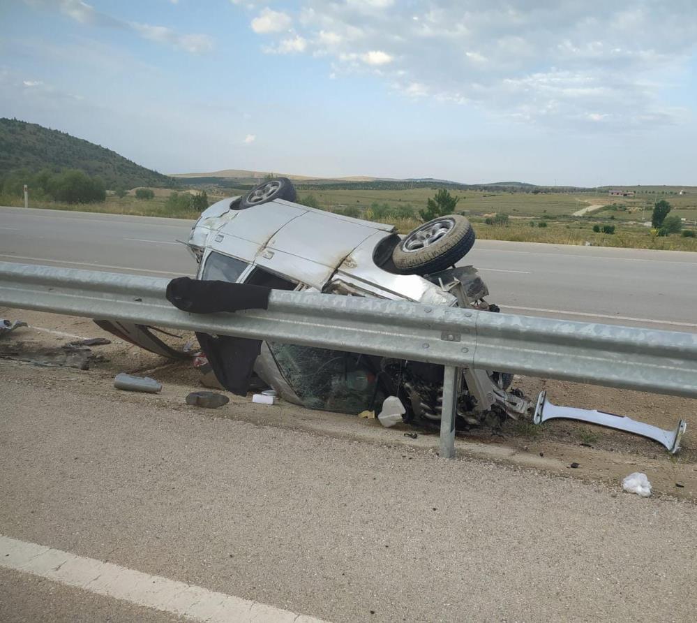 AFYONKARAHİSAR’DA BİR OTOMOBİL TAKLA ATTI