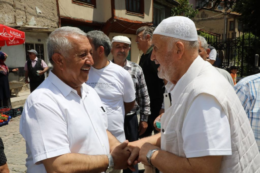 “ŞEHRİN GELİŞİMİNE EL BİRLİĞİ İLE KATKI SUNUYORUZ”