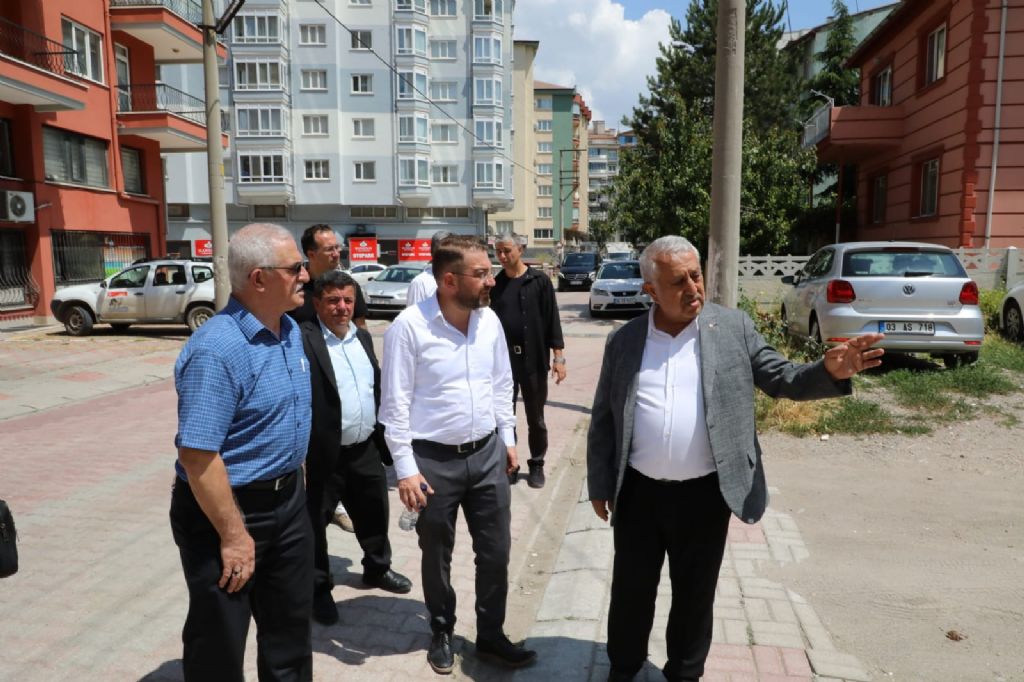 “ŞEHRİN GELİŞİMİNE EL BİRLİĞİ İLE KATKI SUNUYORUZ”