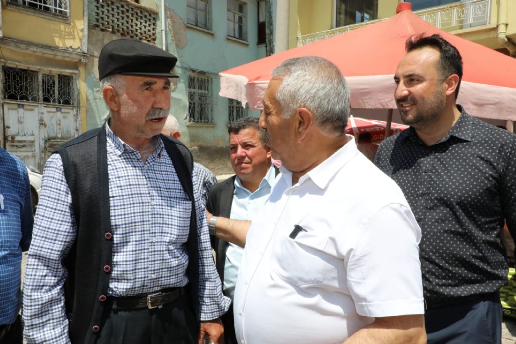 “ŞEHRİN GELİŞİMİNE EL BİRLİĞİ İLE KATKI SUNUYORUZ”