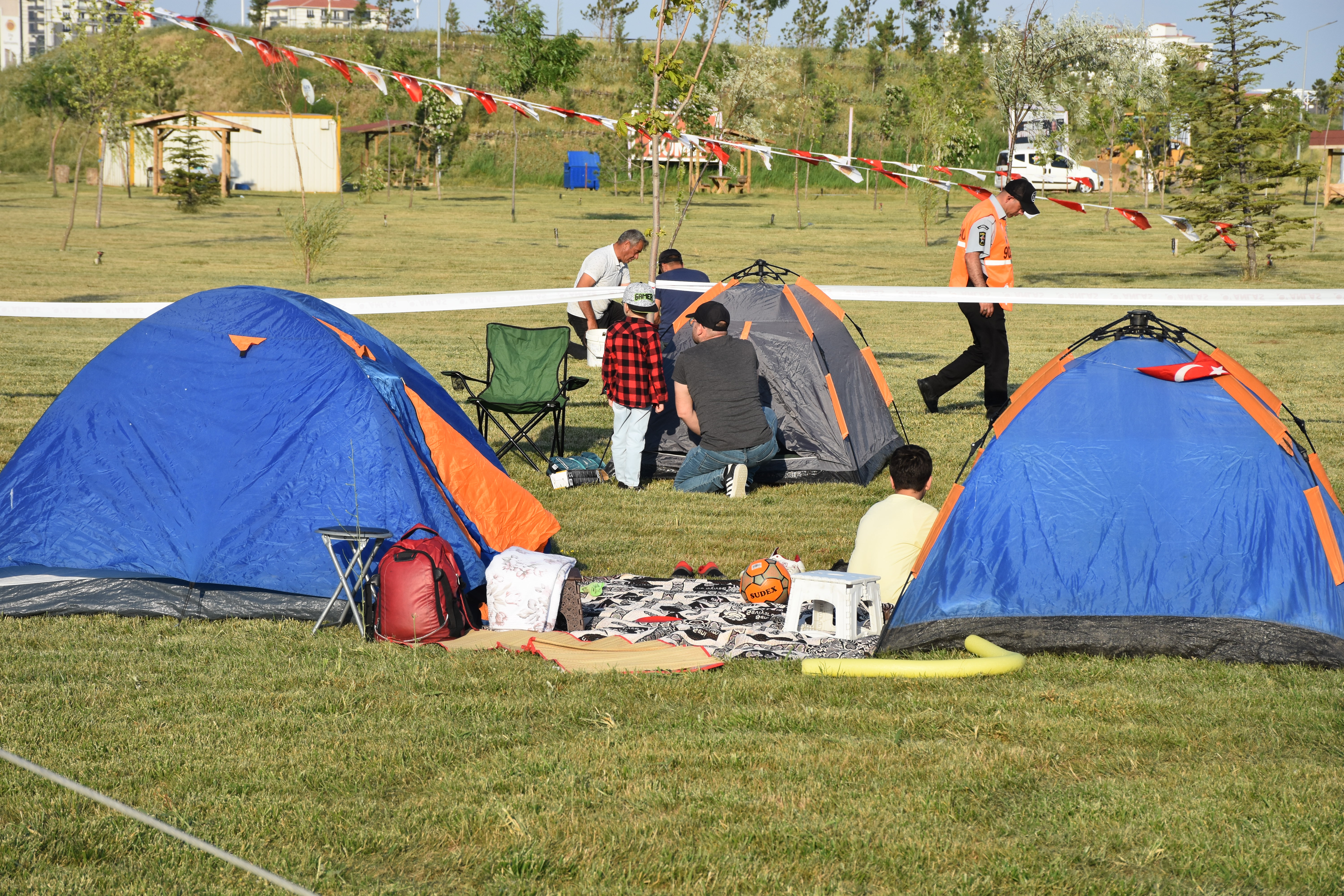 ULUSLARARASI KAMP KARAVAN ALANI'NDA ÇADIRLAR KURULDU