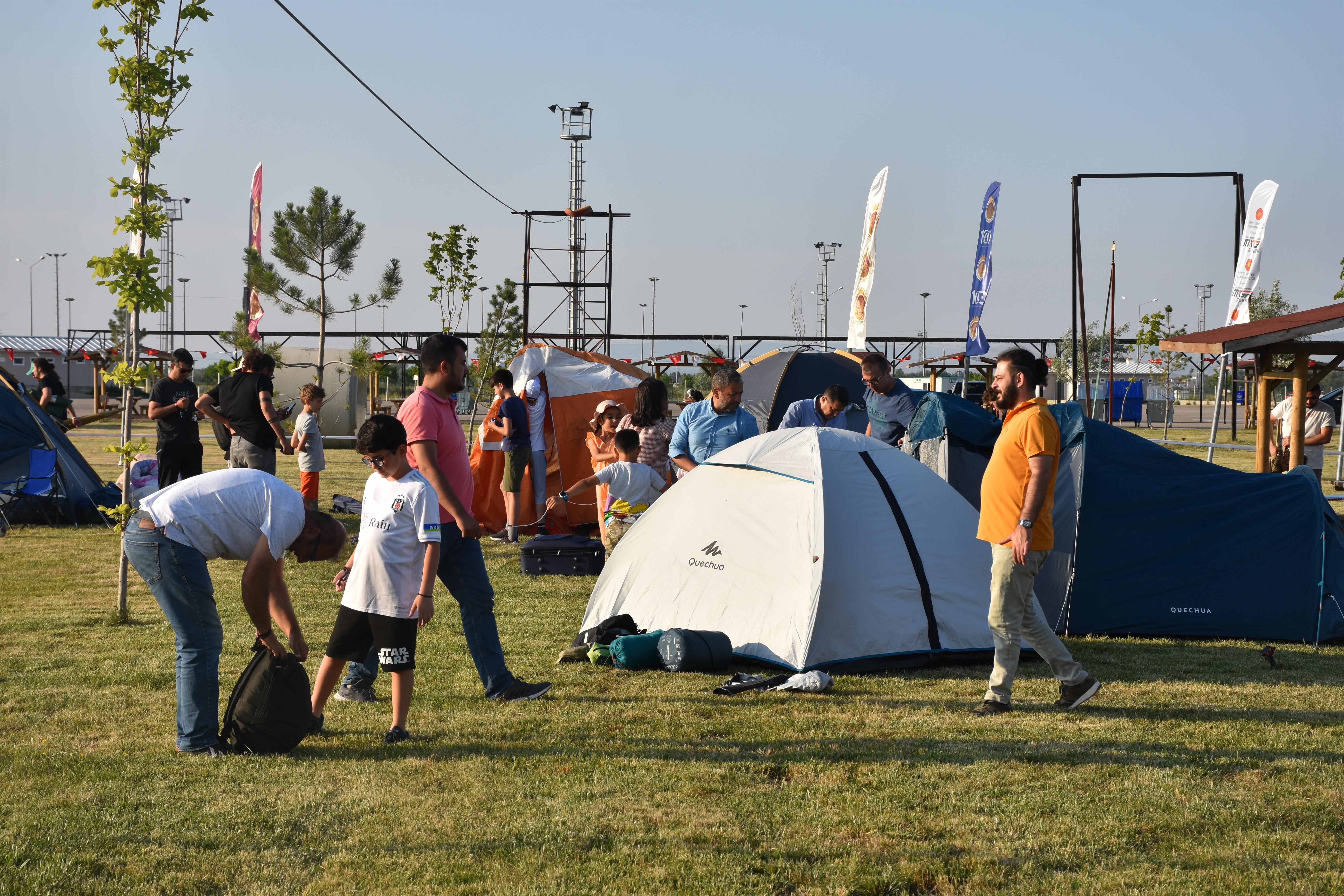 ULUSLARARASI KAMP KARAVAN ALANI'NDA ÇADIRLAR KURULDU
