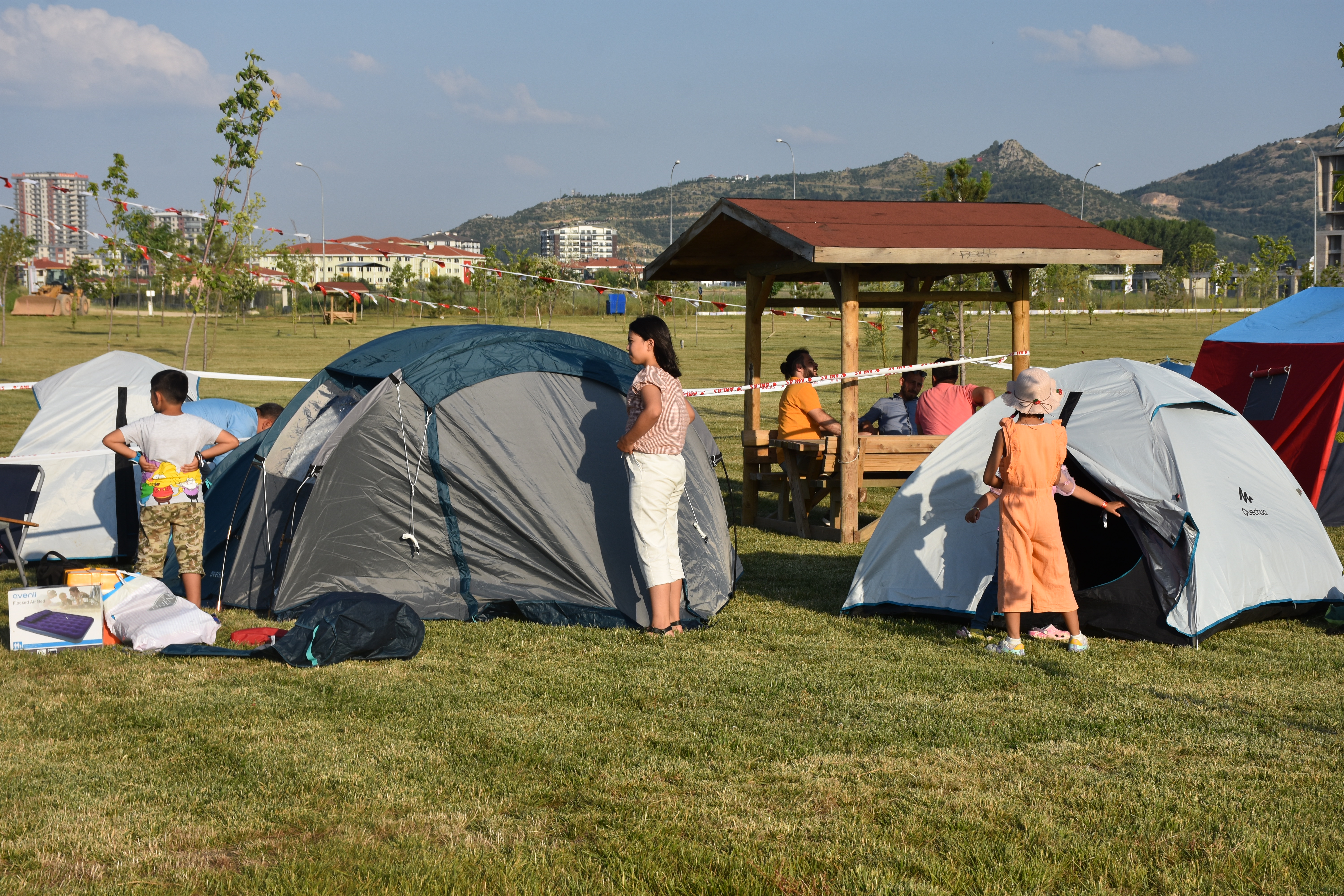 ULUSLARARASI KAMP KARAVAN ALANI'NDA ÇADIRLAR KURULDU