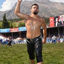 USTASINI YENDİ ZİRVEYE YERLEŞTİ