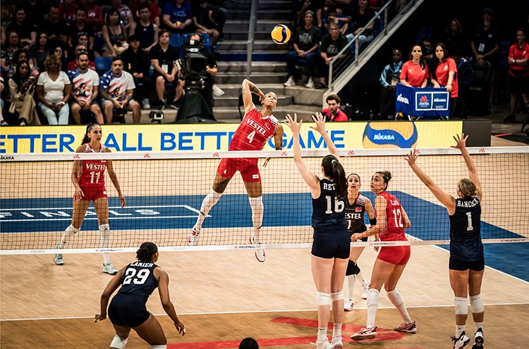 A MİLLİ KADIN VOLEYBOL TAKIMI FIVB MİLLETLER LİGİ'NDE FİNALDE