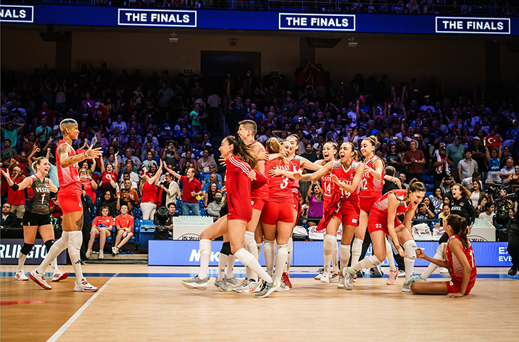 A MİLLİ KADIN VOLEYBOL TAKIMI FIVB MİLLETLER LİGİ'NDE FİNALDE