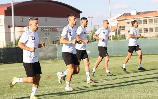 ALTAY TEKNİK DİREKTÖRÜ TAKIMININ YENİ SEZON HEDEFLERİNİ DEĞERLENDİRDİ