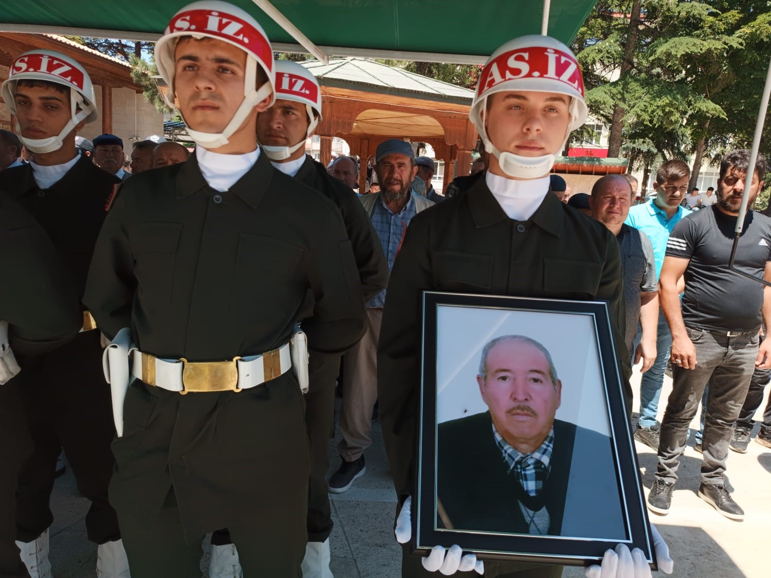 KIBRIS GAZİSİ TOPRAĞA VERİLDİ