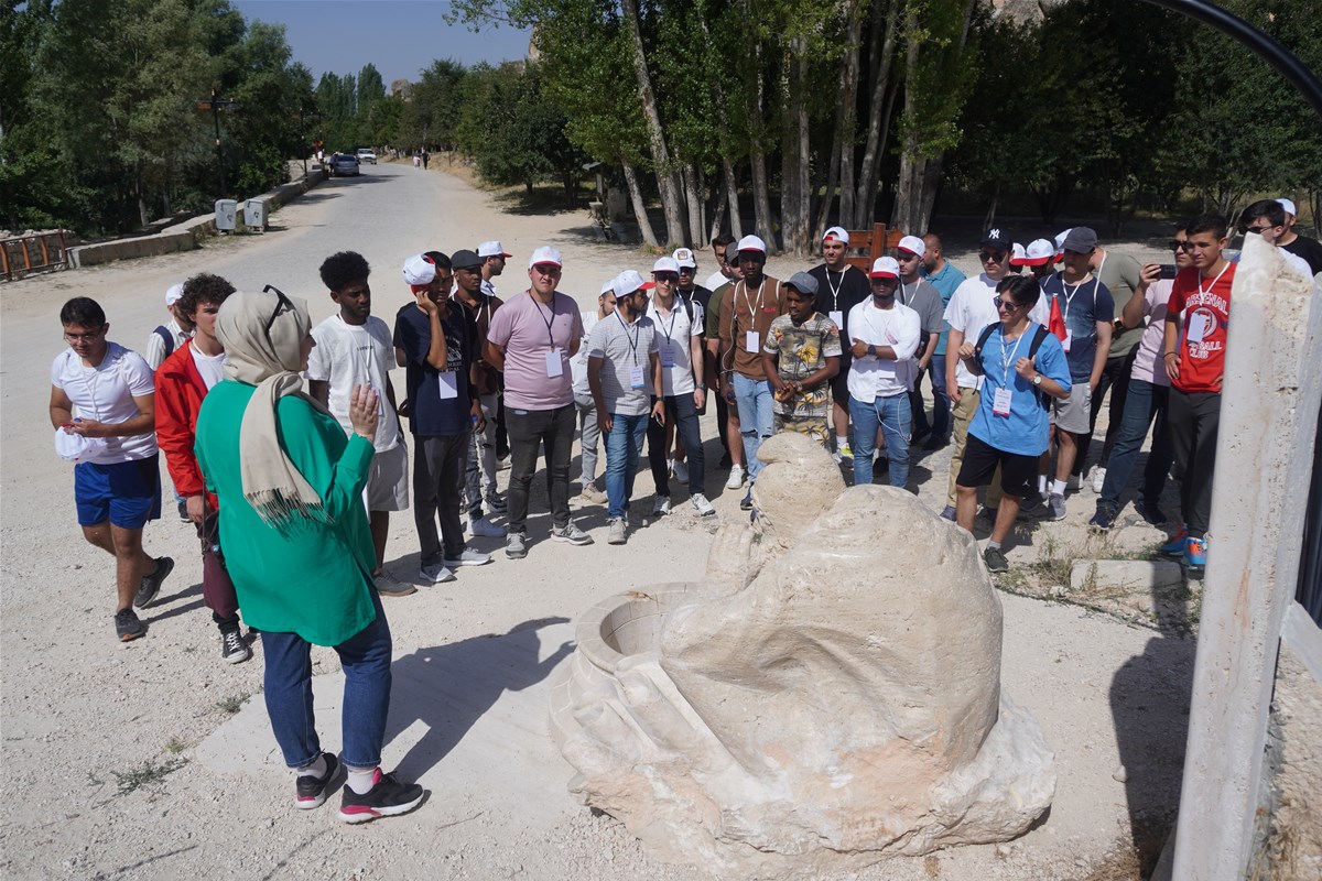 ŞEHRİ KARIŞ KARIŞ GEZİYORLAR