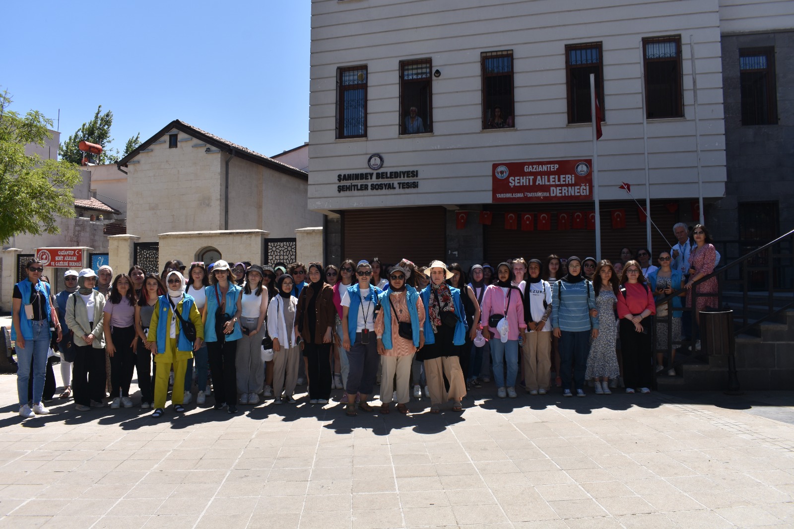 AFYONKARAHİSARLI GENÇLER ANTEP'TE