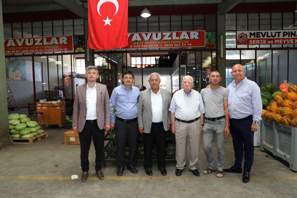 BAŞKAN ZEYBEK HAL ESNAFIYLA BULUŞTU