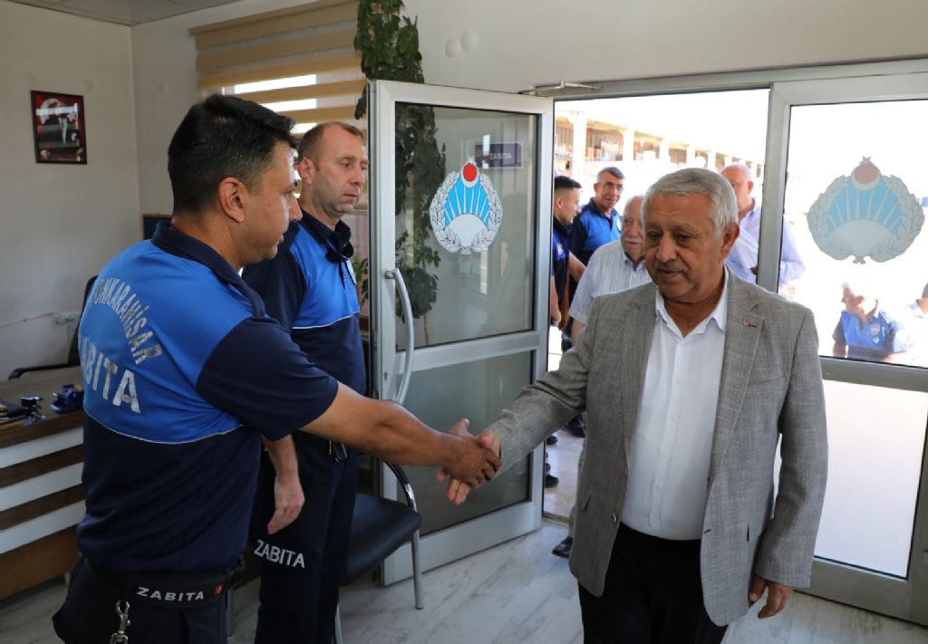 BAŞKAN ZEYBEK HAL ESNAFIYLA BULUŞTU