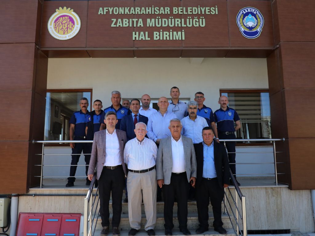 BAŞKAN ZEYBEK HAL ESNAFIYLA BULUŞTU