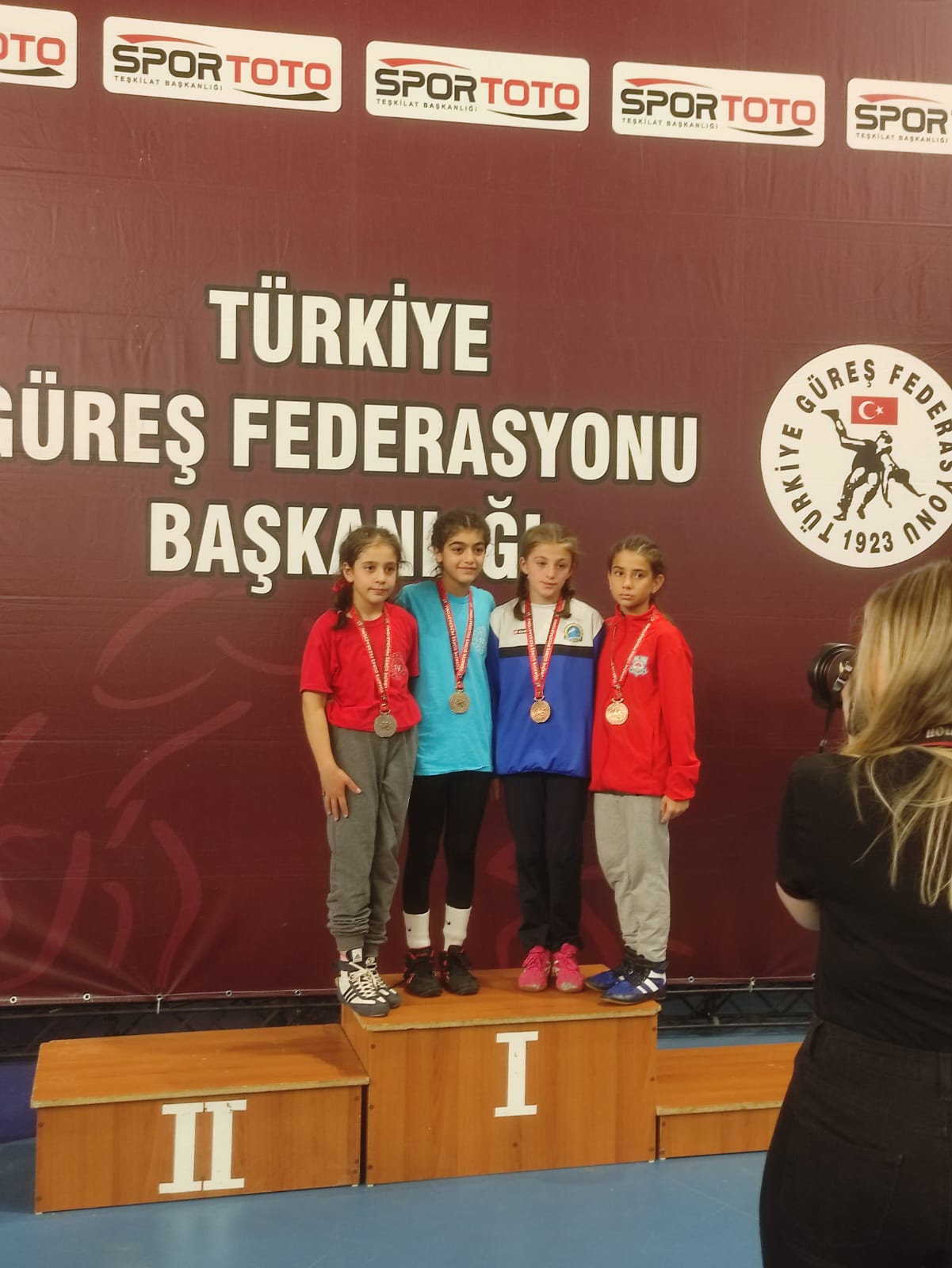 ALTIN KIZLARDAN YENİ MADALYALAR