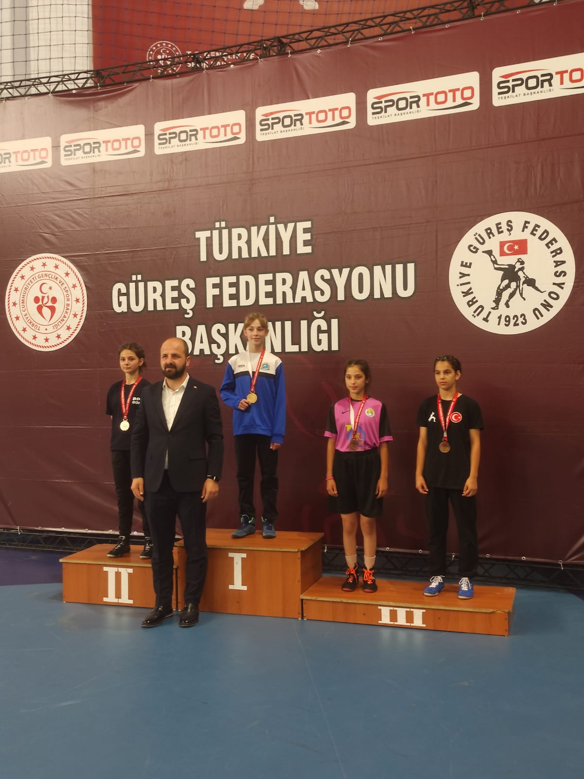 ALTIN KIZLARDAN YENİ MADALYALAR