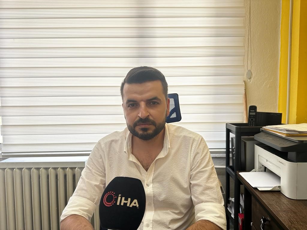 OTOMOBİLLE 2 KİŞİYİ EZDİ ARKASINA BİLE BAKMADAN KAÇTI