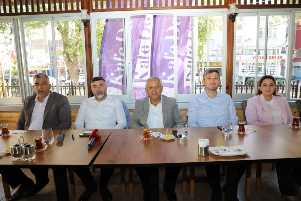 "2024'TE BAŞKANLIK İÇİN ADAY ADAYIYIM"