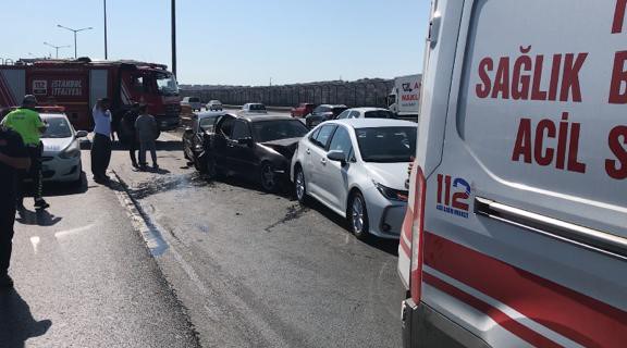 5 ARAÇ BİRBİRİNE GİRDİ: 2 YARALI