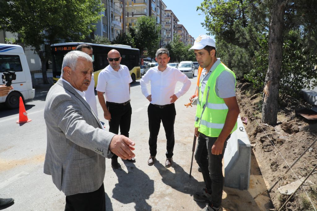 ADNAN MENDERES BULVARI YENİLENİYOR