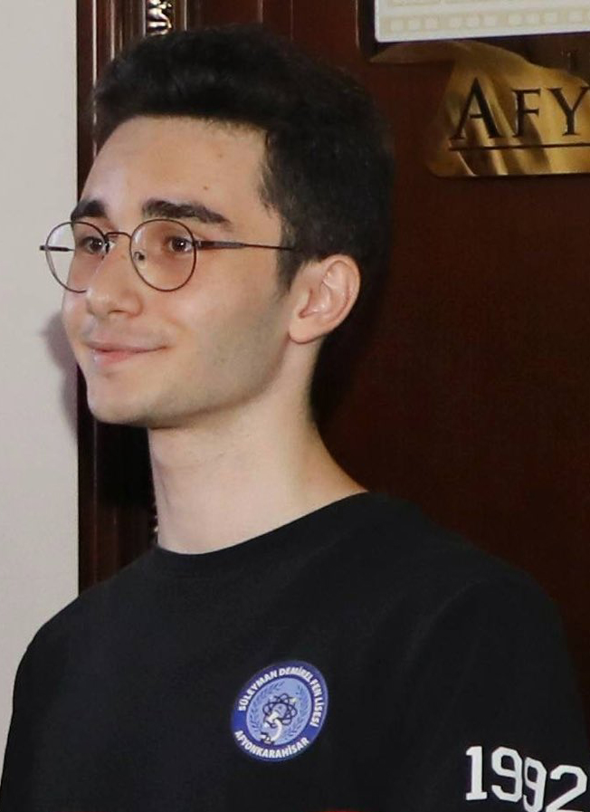 OLGUN, YKS BİRİNCİSİ EKİCİ'Yİ TEBRİK ETTİ
