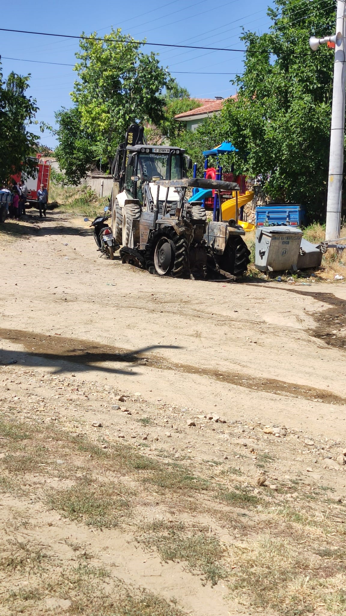 ALEVLER BİR ANDA 6 KİŞİLİK AİLENİN EVİNE SIÇRADI