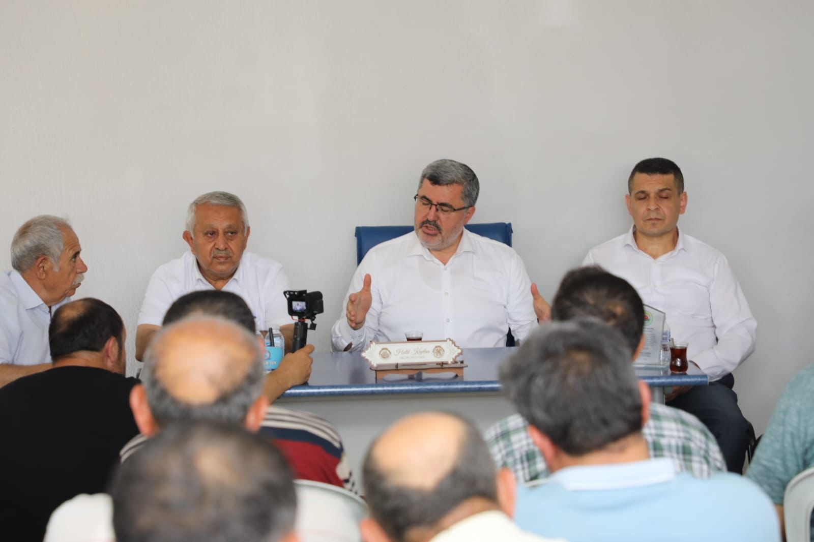 ÖZKAYA KÖYLÜ VATANDAŞLARLA KUCAKLAŞIYOR