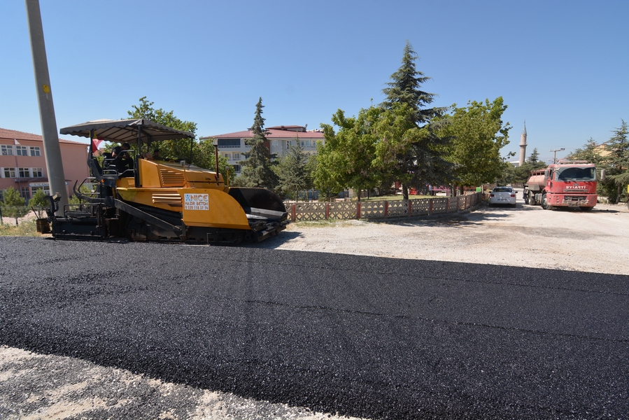 BAŞKAN ÇÖL ASFALTLAMA ÇALIŞMASINI İNCELEDİ